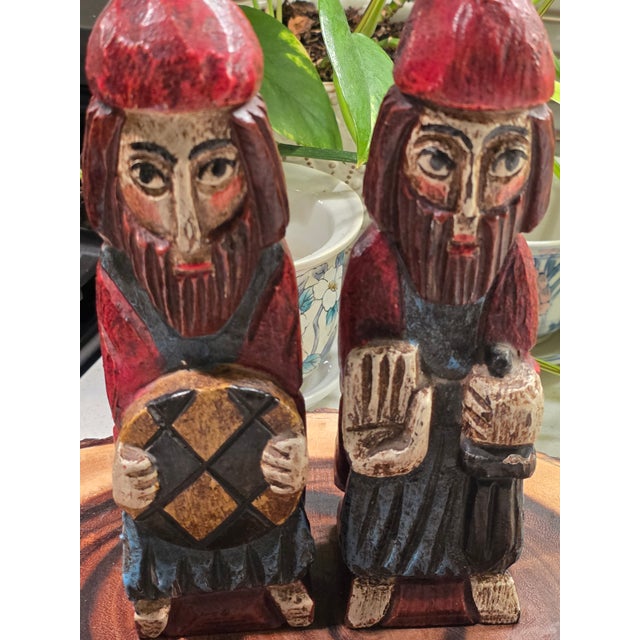 Wood Mid 20th Century Pair of Hand Carved Wood Statues Folk Art Spanish Crusaders For Sale - Image 7 of 12
