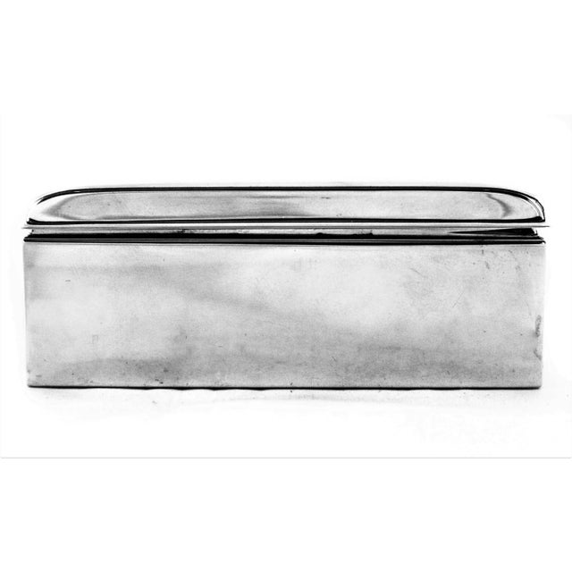 A great gift for that special man in your life. This sleek jewelry box will hold all his jewelry ring, watch and cuff...