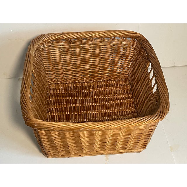 Large Vintage French Market Handmade Wicker Basket For Sale In Miami - Image 6 of 6