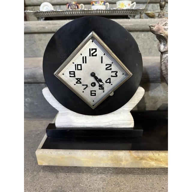 Art Deco Clock in Black and White Marble with Metal Greyhound and Rhomboidal Dial, 1930s For Sale - Image 5 of 10
