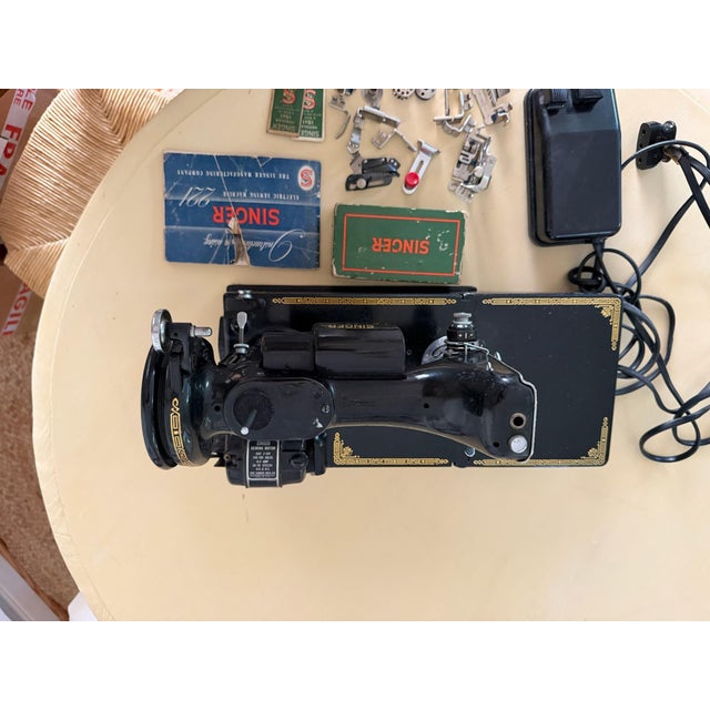 1951 Singer Featherweight 221 Sewing Machine With Original Attachments For Sale In Richmond - Image 6 of 10