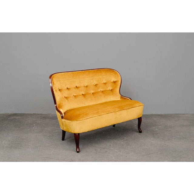 Mid-Century Sofa in Yellow For Sale - Image 3 of 18
