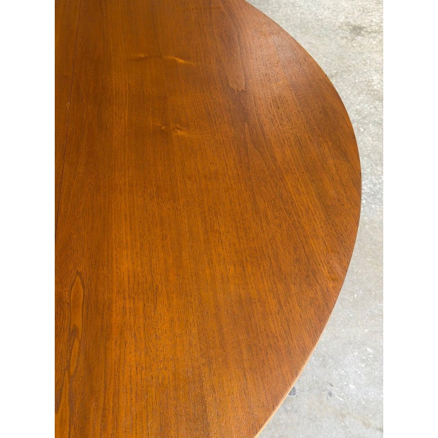 In Style of Henredon Walnut Extendable Oval Drop-Leaf Gateleg Dining Table Mid-Century Modern 1960s For Sale - Image 11 of 14