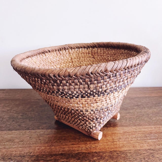 Vintage Mossi Handwoven Natural Grass African Basket For Sale - Image 4 of 6