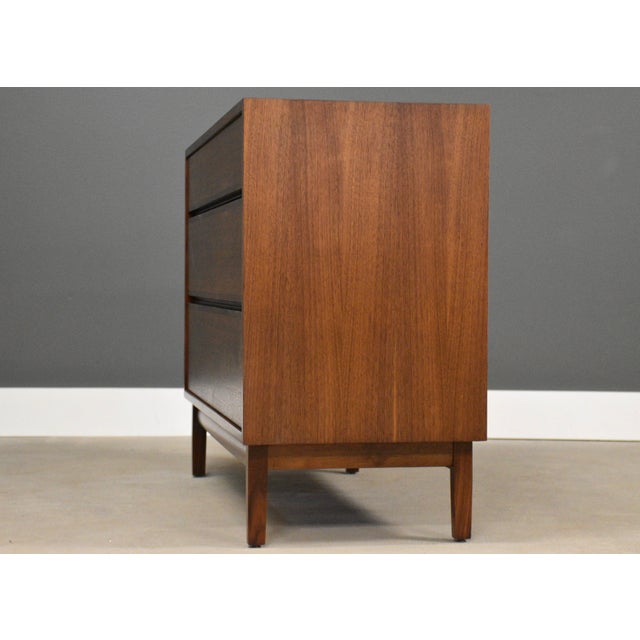 Mid-Century Modern 1960s Refinished Kipp Stewart for Directional by Calvin Walnut Dresser Chest For Sale - Image 3 of 8
