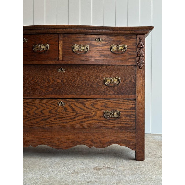 Antique Quarter-Sawn Oak Chest of Drawers With Serpentine Front For Sale - Image 4 of 18