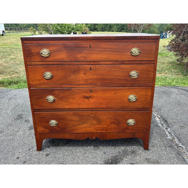 American MidEarly 19th C. American Mid-Atlantic Four Drawer Chest in the Federal Federal Style For Sale - Image 3 of 14