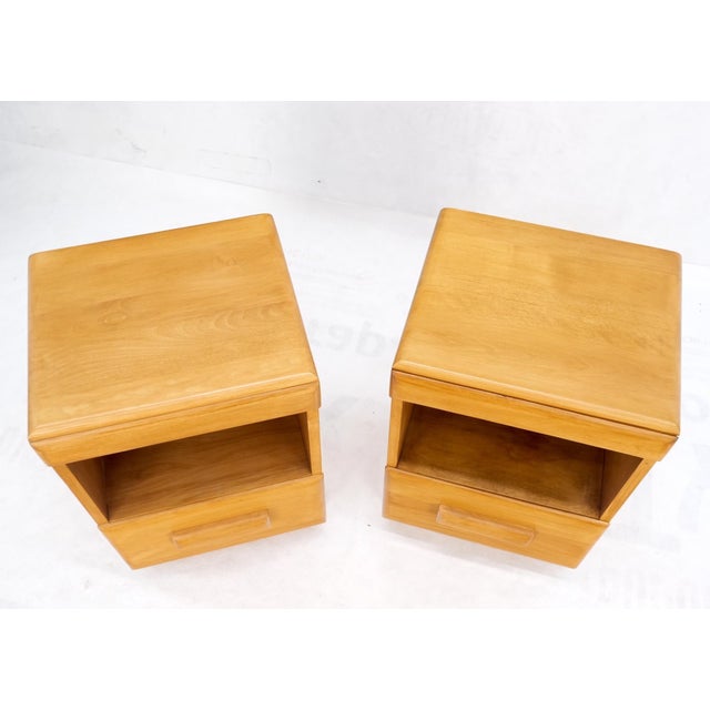 Mid-Century Modern Russel Wright Conant Ball Pair Mid Century Modern Blond Birch Night Stands MINT! For Sale - Image 3 of 17