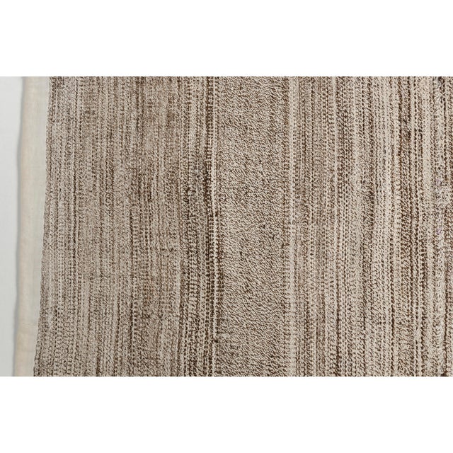 1950s Mid 20th Century Earthy Beige Turkish Kilim For Sale - Image 5 of 10