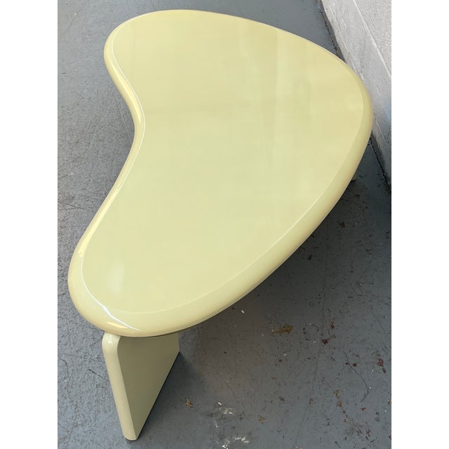 Mid 20th Century Modernist Lacquered Kidney Shaped Ivory Coffee Table For Sale - Image 4 of 10