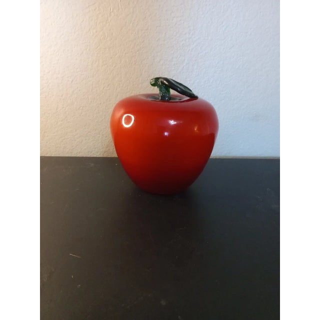 EXQUISITE Art Glass 6"x8" Apple Figurine This exquisite glass figurine features a beautiful design of an apple. The piece...