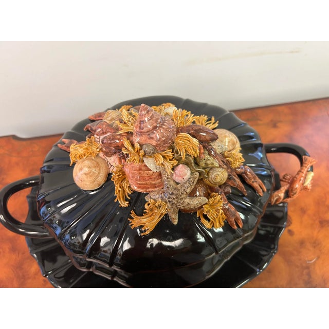 Majolica Trompe-L'œil Ceramic Shellfish Serving Dish With Platter Set- 2 Pieces For Sale - Image 12 of 12