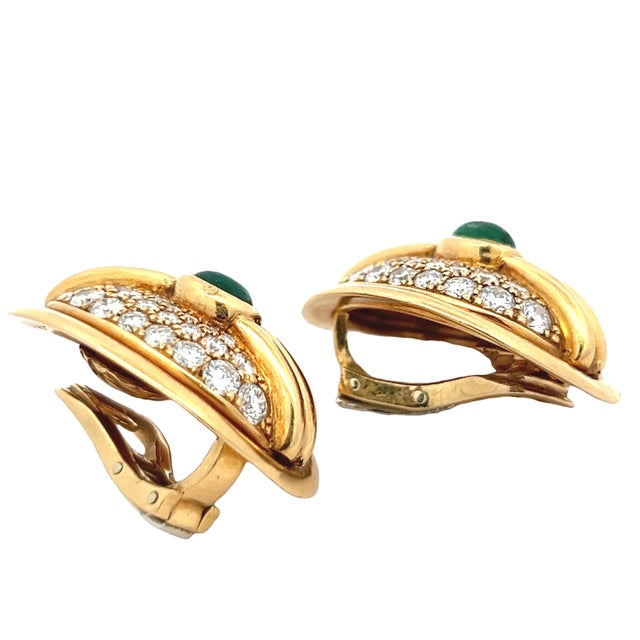 1980s Vintage 18k Yellow Gold Diamond and Emerald Cabochon Clip-on Earrings, Pair For Sale - Image 5 of 13