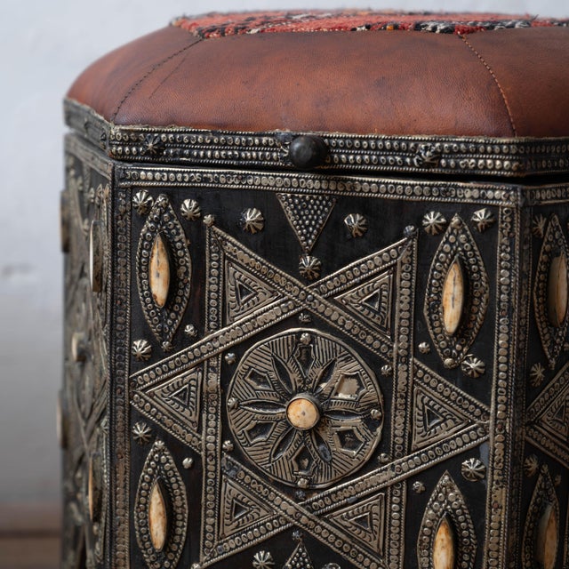A Pair of Moroccan Stools, 20th Century For Sale In Savannah - Image 6 of 16