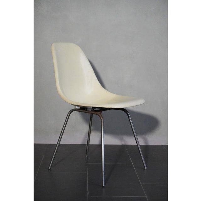 Vintage Cream Fiberglass Chairs by Charles & Ray Eames for Herman Miller, 1950s, Set of 2 For Sale - Image 6 of 18