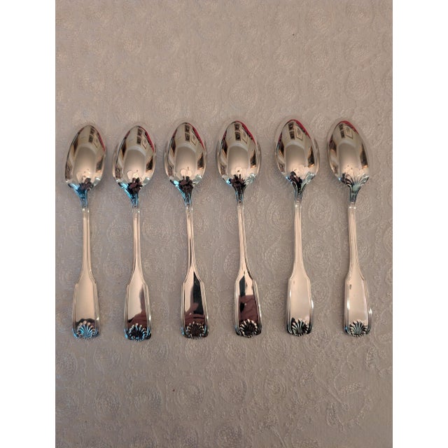 A lot of 6 sterling silver teaspoons by Towle Silversmiths in the "Benjamin Franklin" pattern, which depicts the forever-...