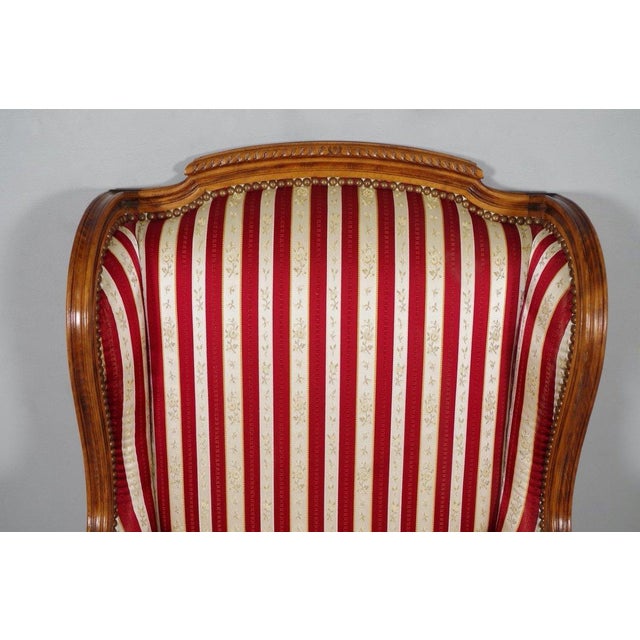 Early 20th Century French Louis XVI Style Walnut Bergères à Oreilles with Fluted Legs - A Pair For Sale In Atlanta - Image 6 of 12