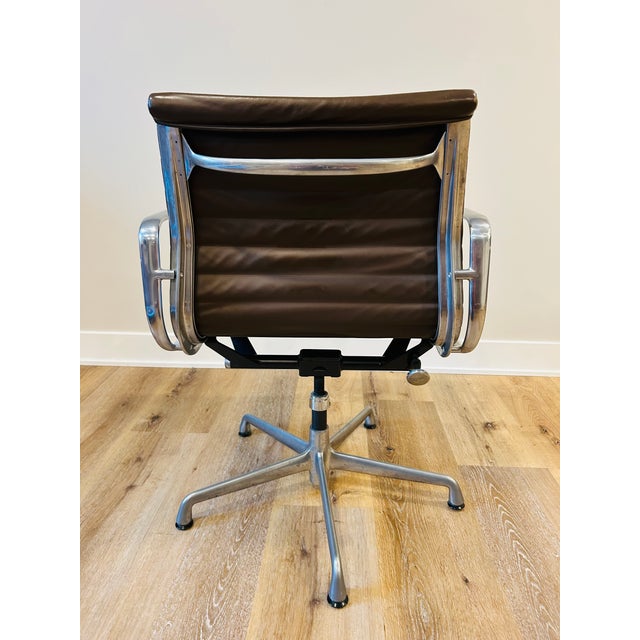 Vintage Aluminum Group Brown Task Chair by Eames for Herman Miller For Sale - Image 6 of 12