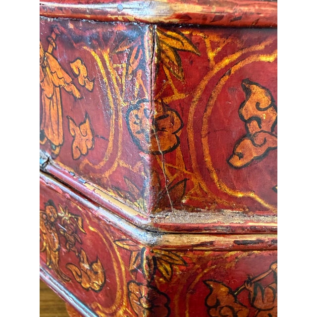 Antique Chinese Red and Gold Lacquer Octagonal Tiered Wedding Box For Sale - Image 11 of 12