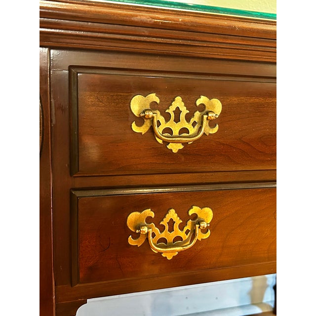 Wood 1980’s Ethan Allen Georgian Court Mahogany Nightstands With Glass Tops & Brass Hardware - A Pair For Sale - Image 7 of 18