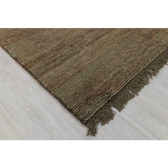High Quality Hand Knotted Dark Green Jute Loop Pattern Solid Rug 5x7Ft. For Sale - Image 12 of 12