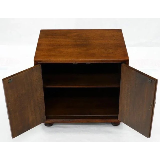 Brown Mid-Century Modern Two Doors Nightstands by Henredon - a Pair For Sale - Image 8 of 12