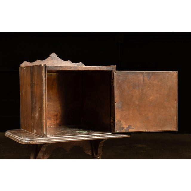 Early 20th Century Colonial Revival Walnut Smoking Stand With Humidor For Sale In Chicago - Image 6 of 7