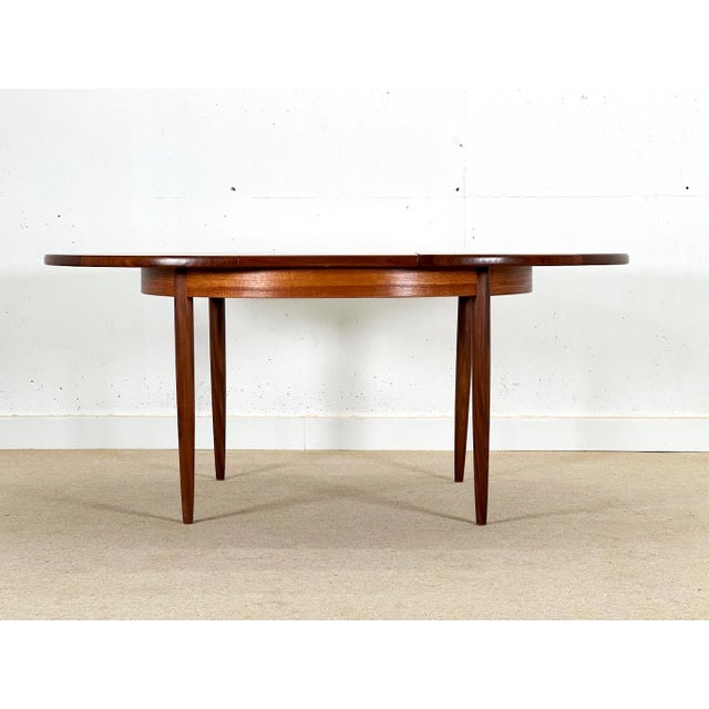 Round Extendable Dining Table from G-Plan, 1960 For Sale - Image 9 of 13
