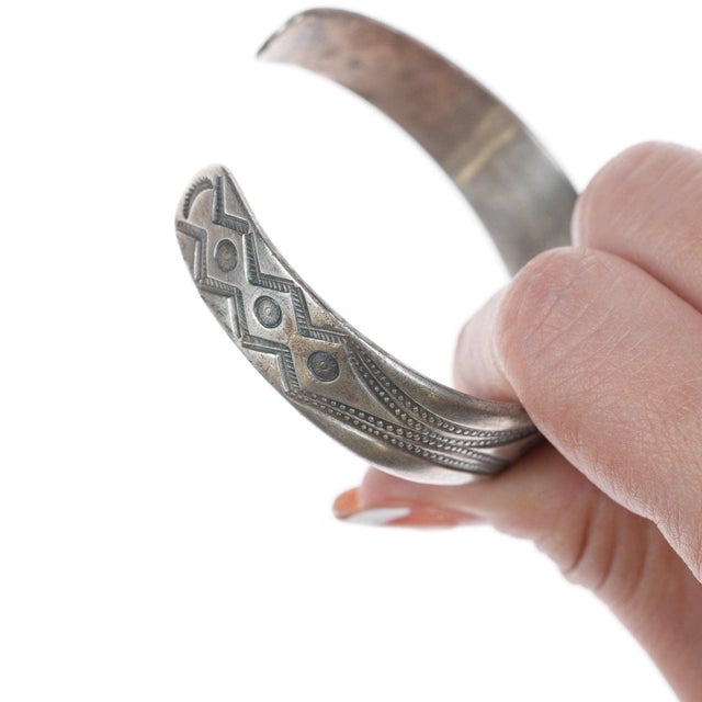 6.75" C1920's Navajo Stamped Ingot Silver and Turquoise Bracelet For Sale - Image 4 of 10