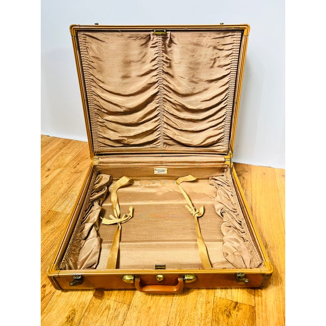 Mid-Century Modern Suitcases from Samsonite, 1960s, Set of 2 For Sale - Image 12 of 18