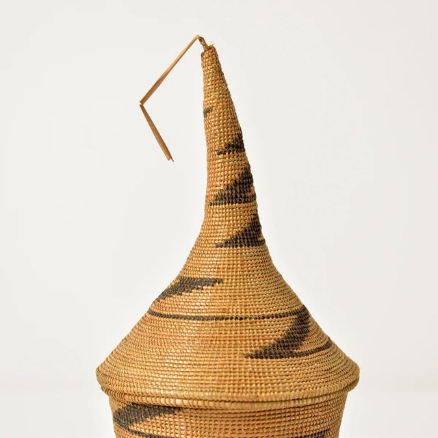 Early 20th Century Early 20th Century Tutsi Basket with Lid Rwanda For Sale - Image 5 of 7