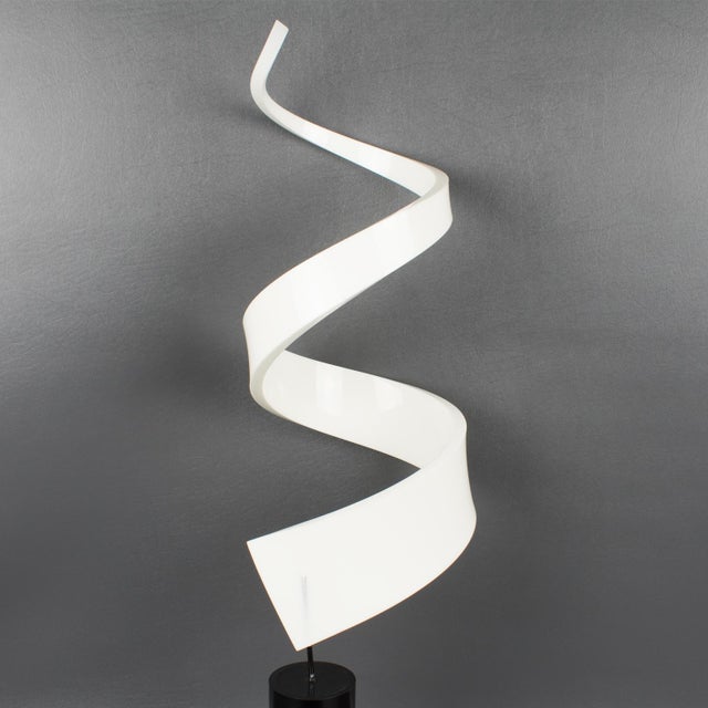 White Kinetic Lucite Plexiglass Obelisk Sculpture, circa 1970 For Sale - Image 8 of 12