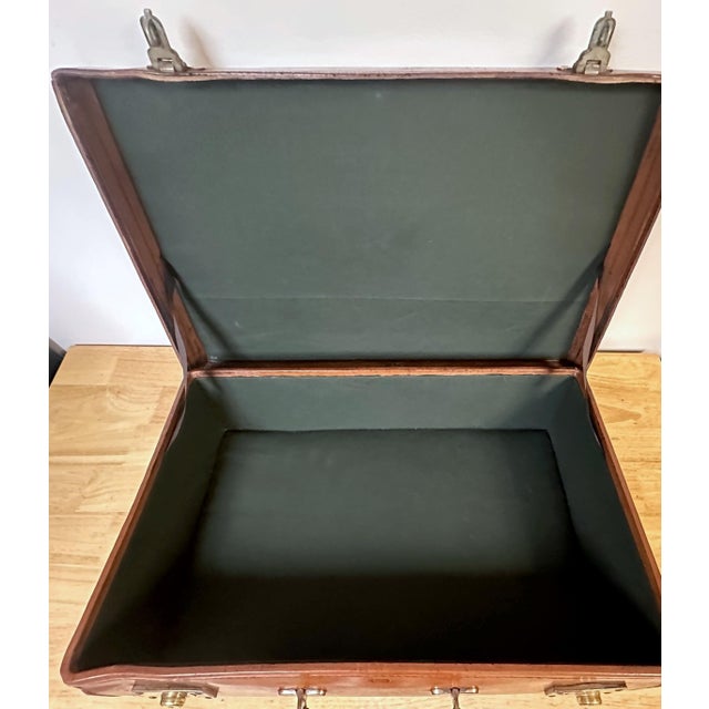 Edwardian English Leather & Brass Suitcase by Army & Navy CSL London Circa 1910 For Sale - Image 13 of 18