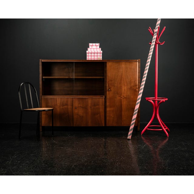 This piece of furniture, dating from the transitional period between Art Deco and the Bauhaus, was designed by Bruno Paul,...