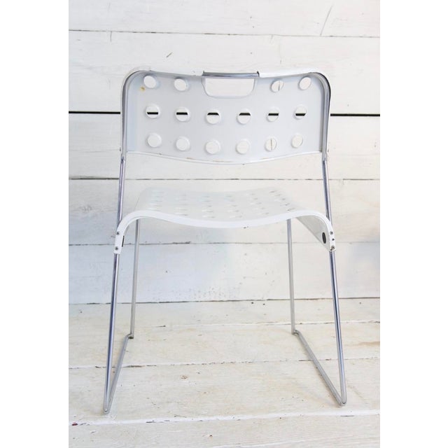 These four chairs were designed in 1970 by Rodney Kinsman for Bieffeplast. They were made of curved steel rod and...