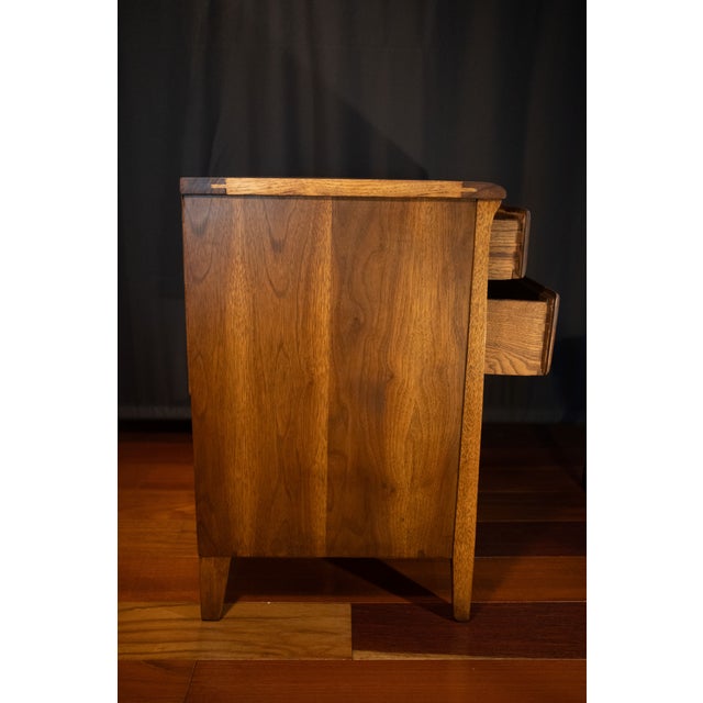 Edmond J. Spence Rare Vintage Attributed to Keller Furniture Co. Mid-Century Modern Nightstand / Side Table – Refinished For Sale - Image 4 of 9