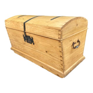 19th Century English Pine Domed Blanket Chest Trunk For Sale