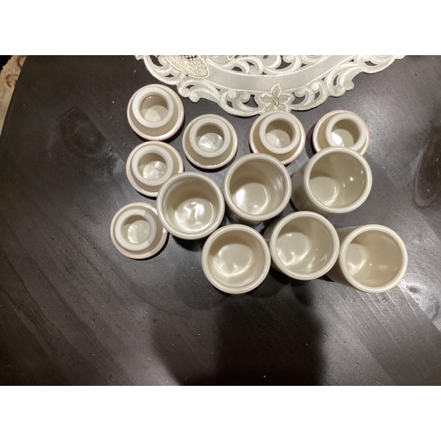 1990s Pfaltzgraff Tea Rose Wall Spice Rack With 12 Canisters with Shelf New Rare Complete Set For Sale - Image 10 of 18