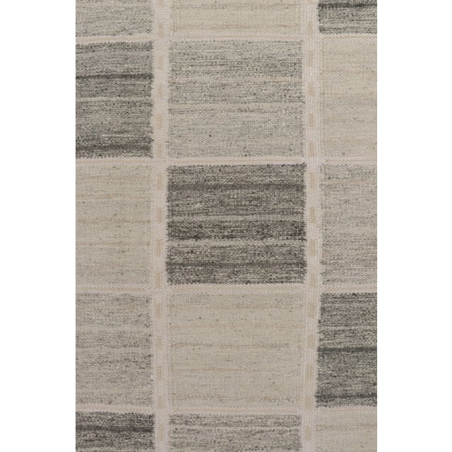 Freya Geometric Rug by Celerie Kemble for Chairish in Gray, 2'6"x8' For Sale In New York - Image 6 of 8