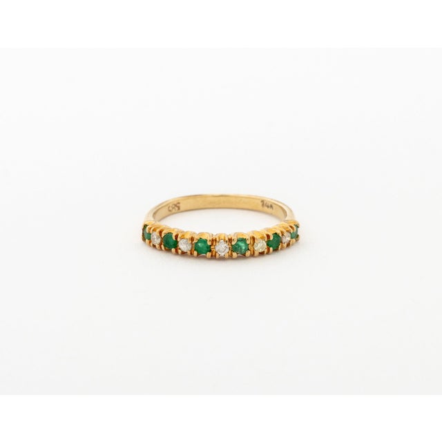 Contemporary Modernist Emerald and Diamond 14k Yellow Gold Band Ring For Sale - Image 3 of 8