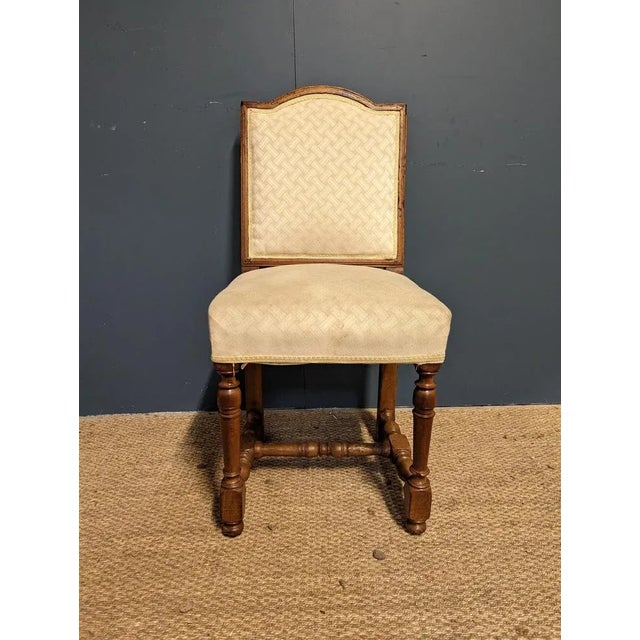 Louis XIII Brown & Beige Chair, in Very Good conditions.