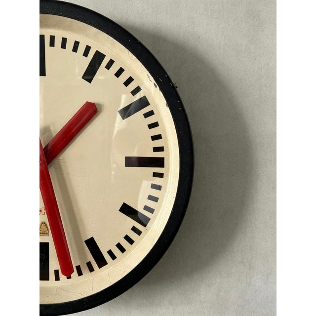Industrial East German Factory Clock by RFT, 1950s For Sale - Image 4 of 10