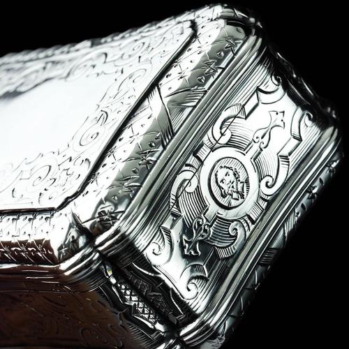 Antique Silver Table Snuff Box by Edward Smith, 1854 For Sale - Image 4 of 18