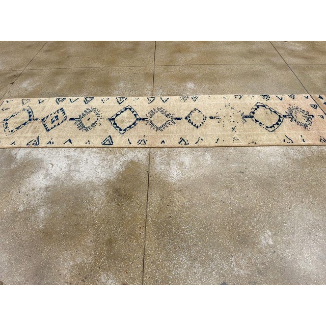Galerie Shabab Collection Mid-20th Century Turkish Anatolian Runner For Sale In New York - Image 6 of 10