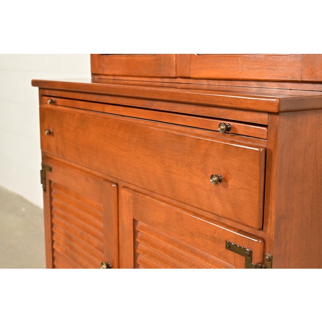 Ethan Allen American Colonial Solid Maple Breakfront Bookcase Cabinet, Circa 1960s For Sale - Image 12 of 18