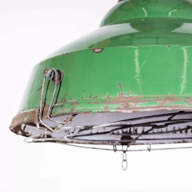 Forest Green Industrial Enamel Green Single Pendant Lamp in Mesh, 1940s For Sale - Image 8 of 13