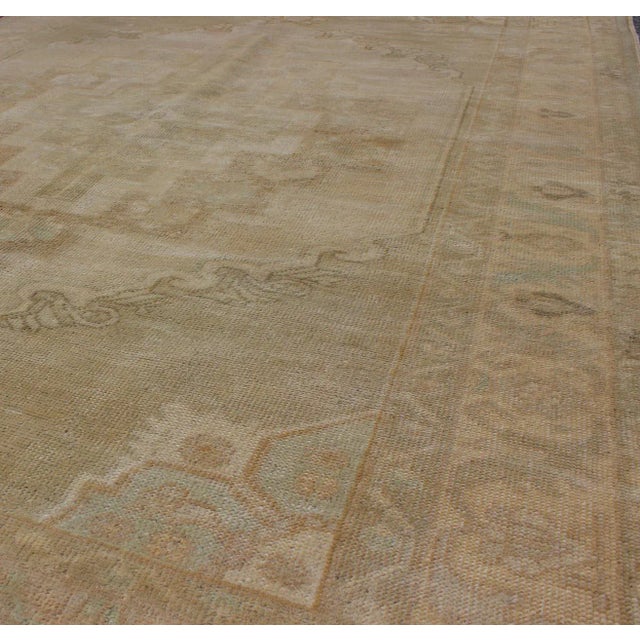 Mid 20th Century Vintage Turkish Oushak Rug With Layered Medallion in Creams and Grays For Sale - Image 5 of 7