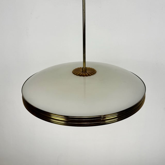 Fontana Arte Mid-Century Modern Two Tone Glass and Brass Pendant Lamp by Pietro Chiesa for Fontana Arte, Italy, 1950s For Sale - Image 4 of 10