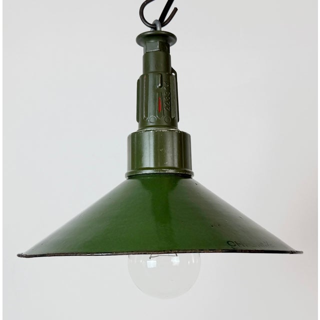 1960s Industrial Green Enamel Military Pendant Lamp with Cast Aluminium Top, 1960s For Sale - Image 5 of 18
