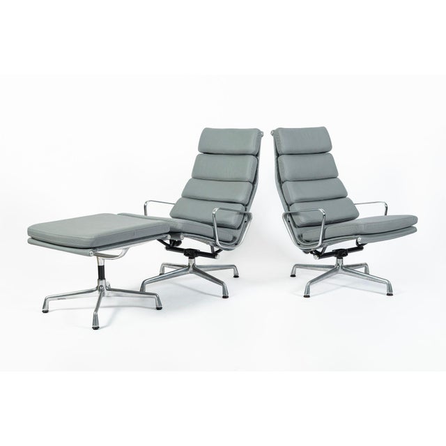 Herman Miller Pair Eames Soft Pad Recliners With Ottoman for Herman Miller, Gray Leather Aluminum Group For Sale - Image 4 of 17